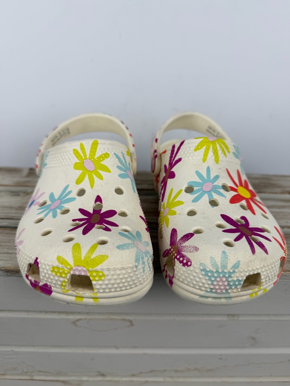 Crocs Kids floral Classic Crafted Daisy Clogs in the color Chalk size C13 - Picture 6 of 13